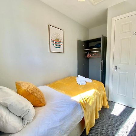 Free Private Parking! Oakley House And Garden! Fully Equipped 4 Comfy Beds Villa Corby Exterior photo