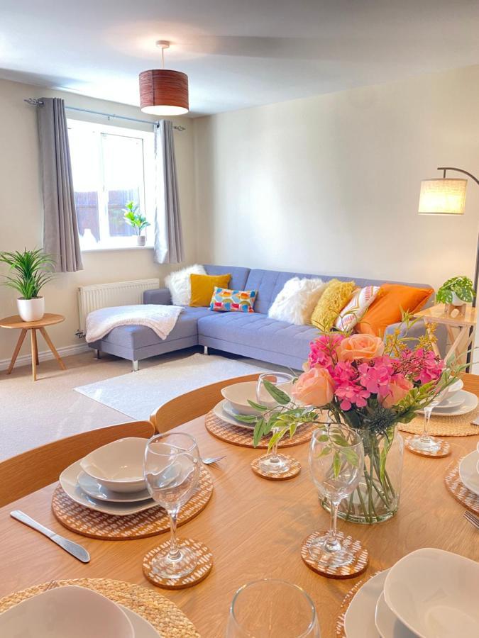 Free Private Parking! Oakley House And Garden! Fully Equipped 4 Comfy Beds Villa Corby Exterior photo