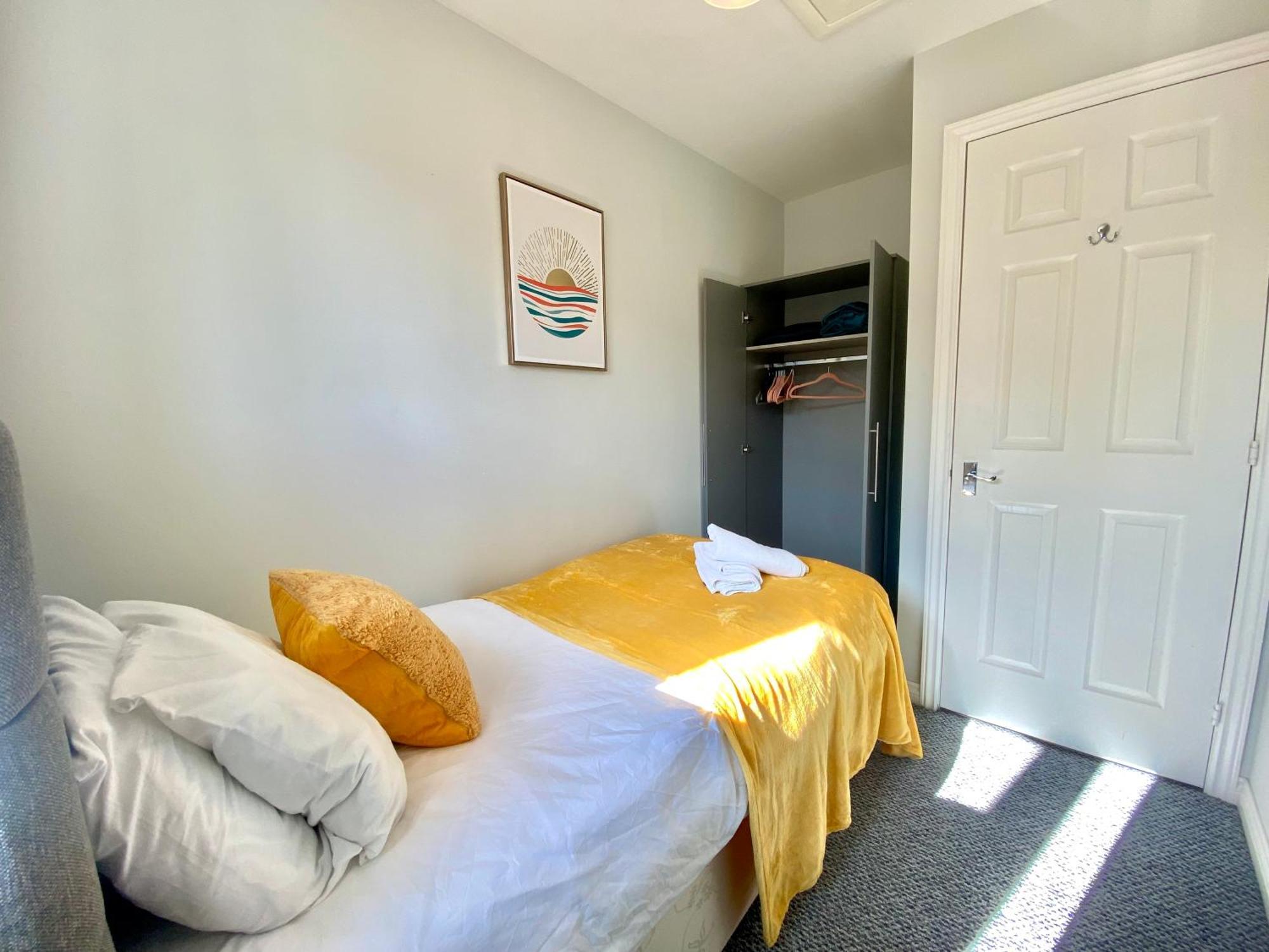 Free Private Parking! Oakley House And Garden! Fully Equipped 4 Comfy Beds Villa Corby Exterior photo