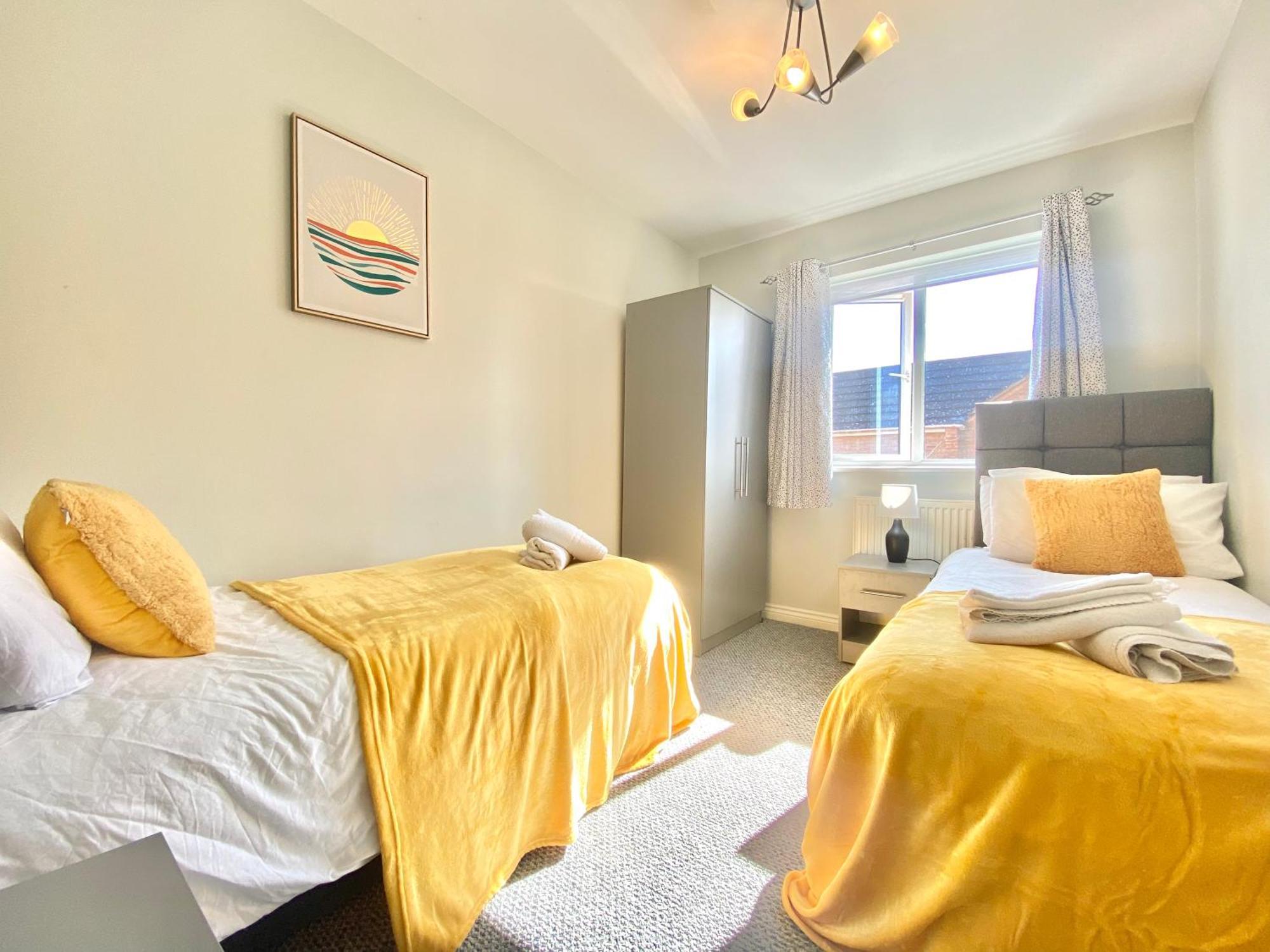 Free Private Parking! Oakley House And Garden! Fully Equipped 4 Comfy Beds Villa Corby Exterior photo