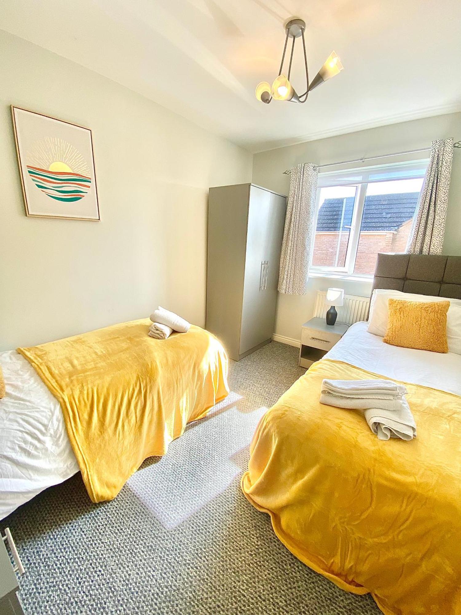 Free Private Parking! Oakley House And Garden! Fully Equipped 4 Comfy Beds Villa Corby Exterior photo